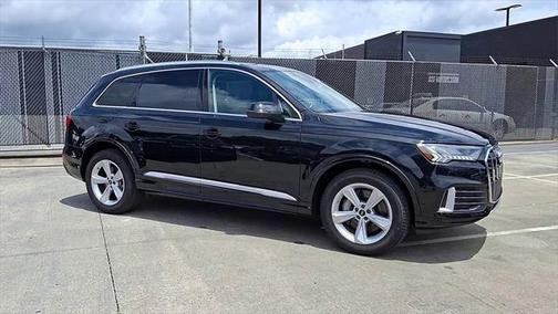 2024 Audi Q7 45 Premium Plus