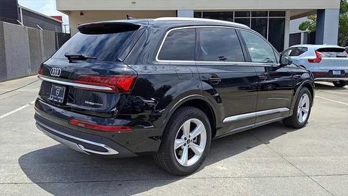 2024 Audi Q7 45 Premium Plus