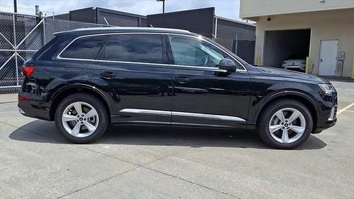 2024 Audi Q7 45 Premium Plus