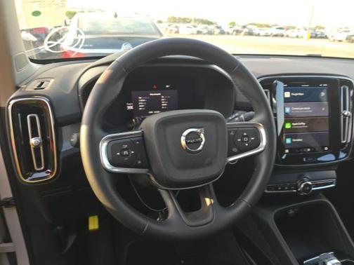 2025 Volvo XC40 B5 Plus Dark Theme