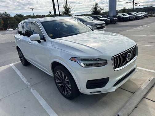 2022 Volvo XC90 T5 Momentum