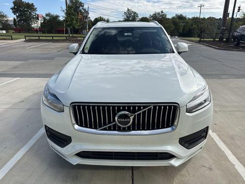 2022 Volvo XC90 T5 Momentum