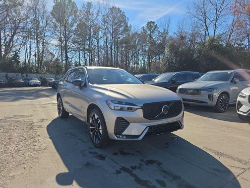 2026 Volvo XC60 B5 Plus