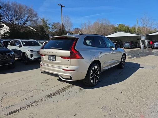 2026 Volvo XC60 B5 Plus