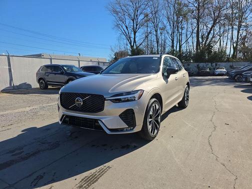 2026 Volvo XC60 B5 Plus