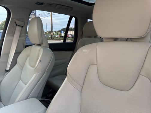 2019 Volvo XC90 T6 Momentum