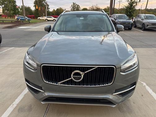 2019 Volvo XC90 T6 Momentum