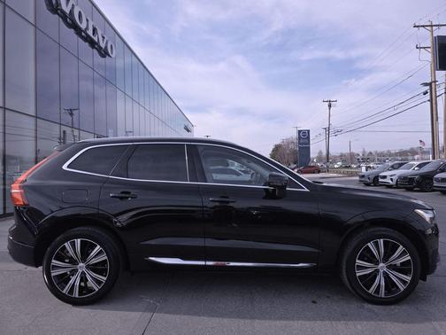 2023 Volvo XC60 B5 Plus Bright Theme