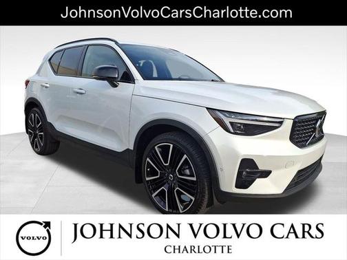 2024 Volvo XC40 B5 Ultimate Dark Theme