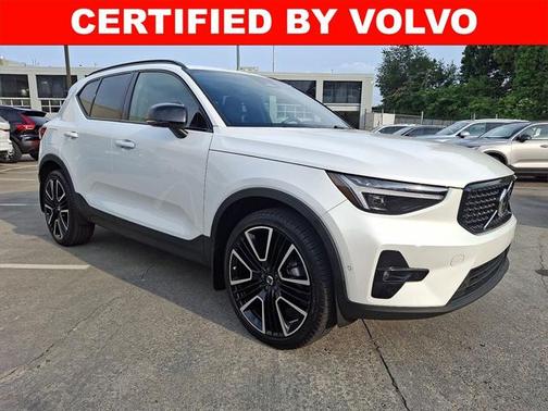 2024 Volvo XC40 B5 Ultimate Dark Theme