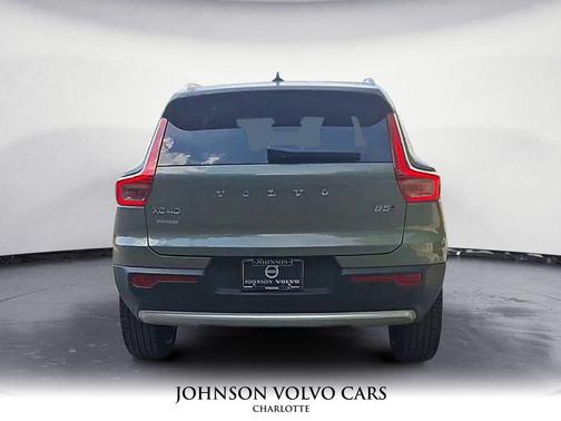 2025 Volvo XC40 B5 Ultra Bright Theme