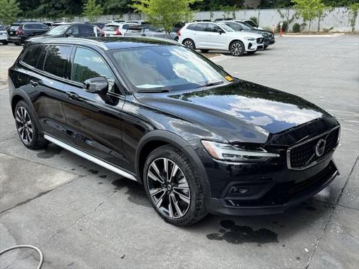 2024 Volvo V60 Cross Country B5 Ultimate