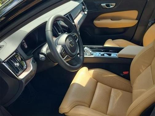 2024 Volvo V60 Cross Country B5 Ultimate
