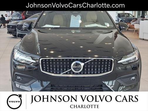 2024 Volvo V60 Cross Country B5 Ultimate