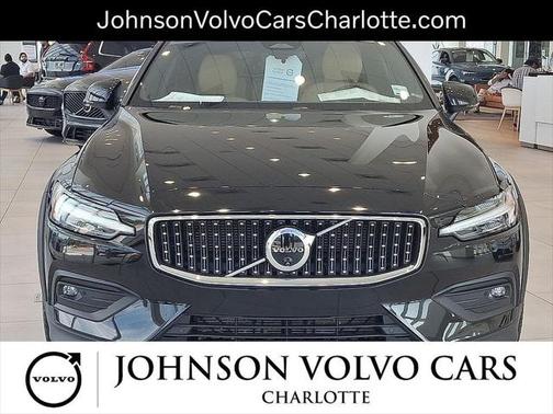 2024 Volvo V60 Cross Country B5 Ultimate