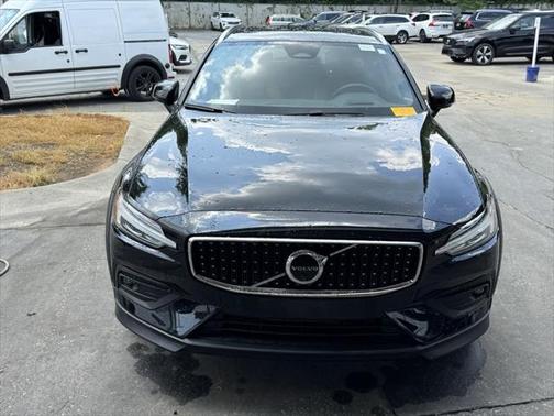 2024 Volvo V60 Cross Country B5 Ultimate