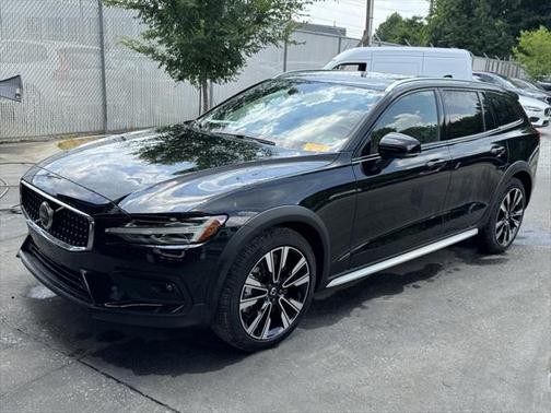 2024 Volvo V60 Cross Country B5 Ultimate