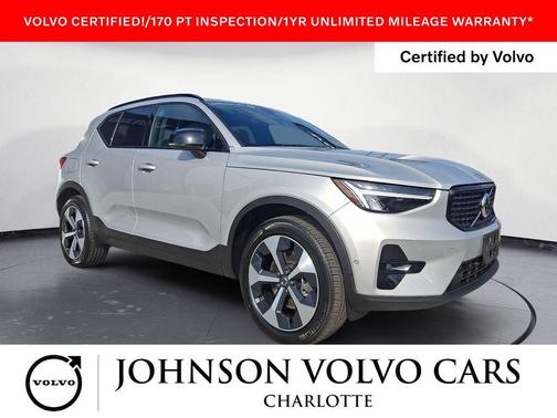 2025 Volvo XC40 B5 Plus Dark Theme