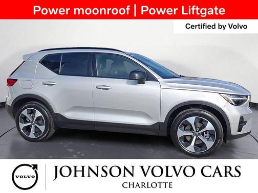 2025 Volvo XC40 B5 Plus Dark Theme