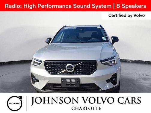 2025 Volvo XC40 B5 Plus Dark Theme