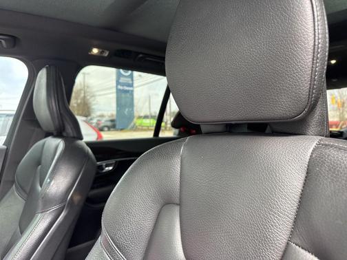 2019 Volvo XC90 T6 Momentum