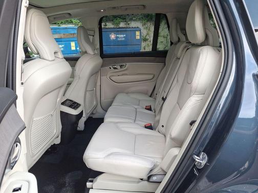 2026 Volvo XC90 B6 Ultra Dark Theme 7-Seater