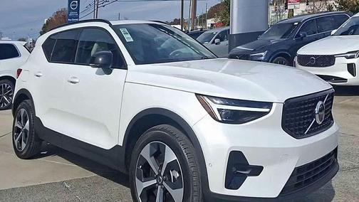 2026 Volvo XC40 B4 Plus