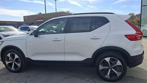 2026 Volvo XC40 B4 Plus