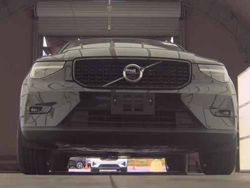 2025 Volvo XC40 B5 Plus Dark Theme