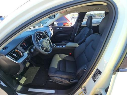 2025 Volvo XC60 B5 Plus