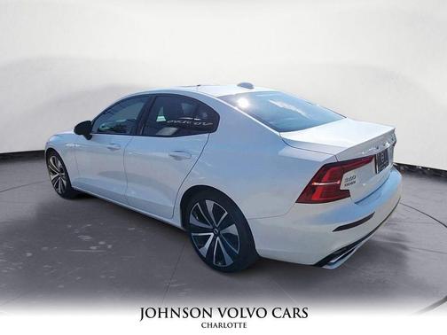 2022 Volvo S60 T5 Momentum