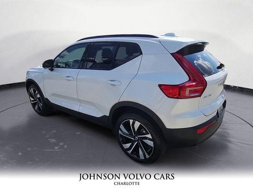 2025 Volvo XC40 B5 Plus Dark Theme