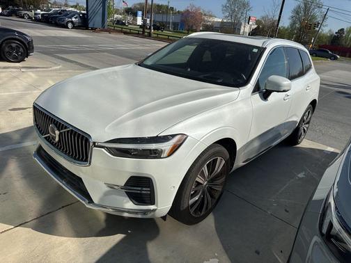 Crystal White Metallic 2022 Volvo XC60 B5 Inscription