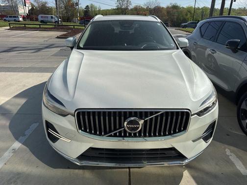 Crystal White Metallic 2022 Volvo XC60 B5 Inscription