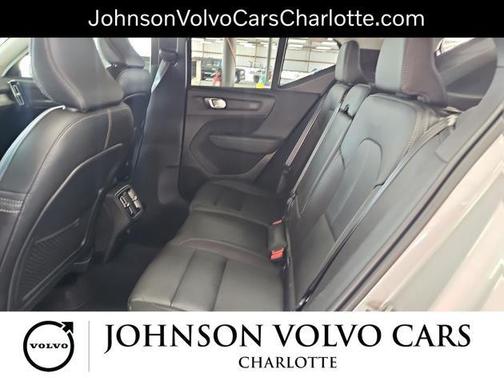 2025 Volvo XC40 B5 Plus Dark Theme