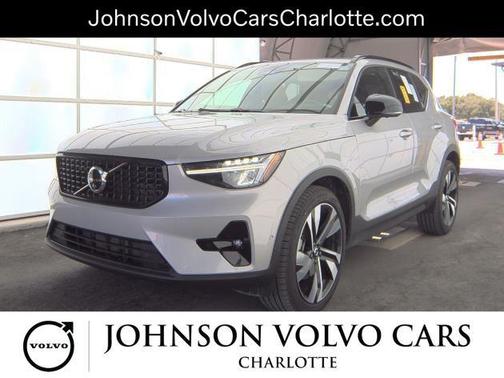 2025 Volvo XC40 B5 Plus Dark Theme
