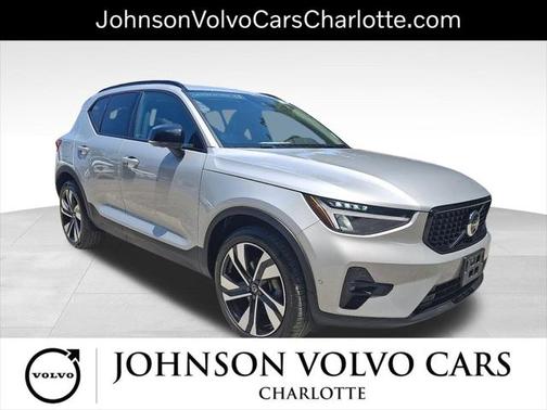 2025 Volvo XC40 B5 Plus Dark Theme