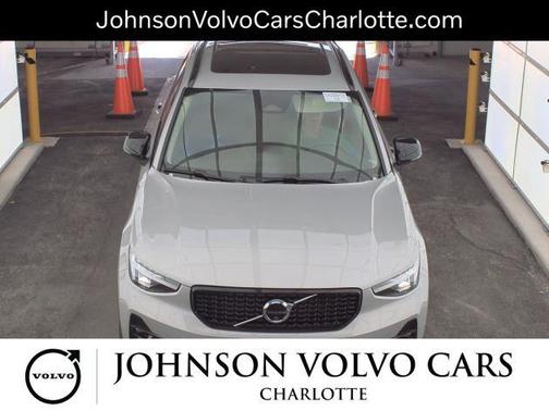 2025 Volvo XC40 B5 Plus Dark Theme