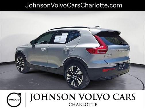 2025 Volvo XC40 B5 Plus Dark Theme