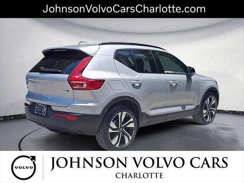 2025 Volvo XC40 B5 Plus Dark Theme