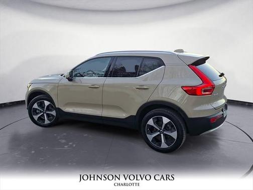 2025 Volvo XC40 B5 Plus Bright Theme