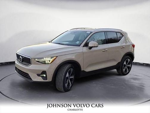 2025 Volvo XC40 B5 Plus Bright Theme