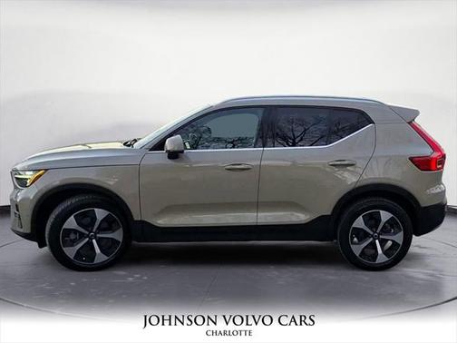 2025 Volvo XC40 B5 Plus Bright Theme