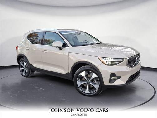 2025 Volvo XC40 B5 Plus Bright Theme