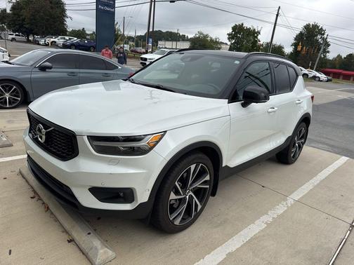 2021 Volvo XC40 T5 R-Design