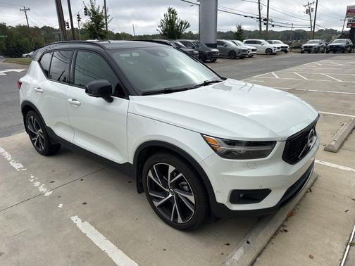 2021 Volvo XC40 T5 R-Design