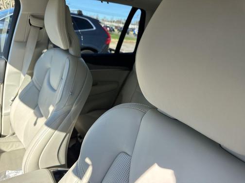 2022 Volvo XC90 T6 Inscription