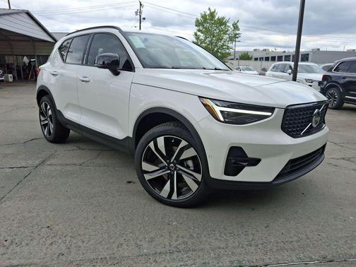 2026 Volvo XC40 B5 Ultra