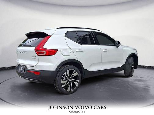 2026 Volvo XC40 B5 Ultra