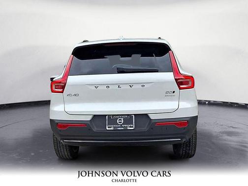 2026 Volvo XC40 B5 Ultra